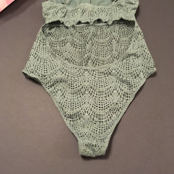 VS Scalloped Lace BodySuit - Green - Picture 6 of 6